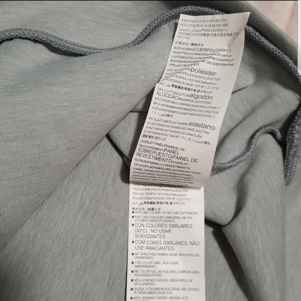 NEW UNDER ARMOUR  Pullover Mock Neck Sweatshirt NWOT - Picture 13 of 15
